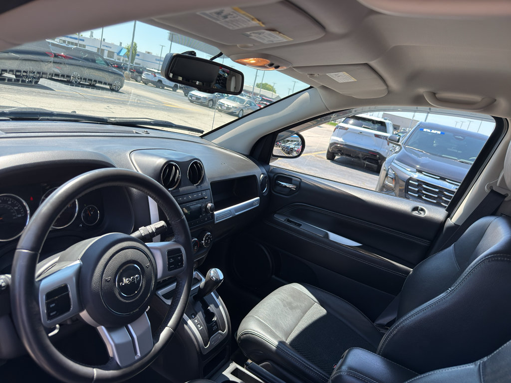 Used 2017 Jeep Compass Latitude AWD/4WD image 24