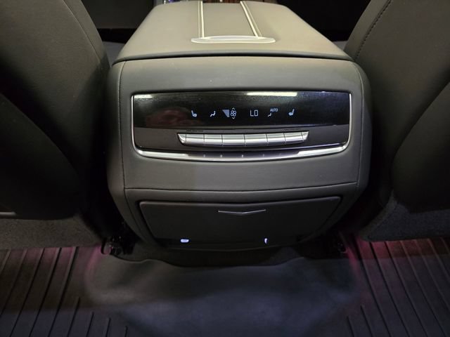 Used 2023 Cadillac Escalade Premium Luxury AWD/4WD image 33
