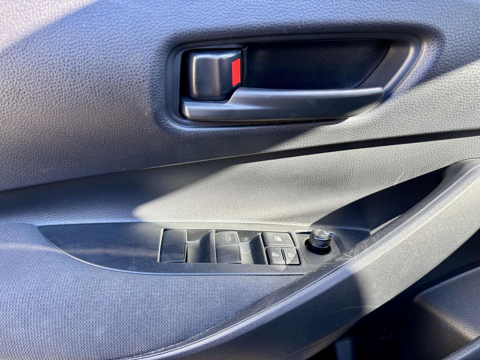 Used 2025 Toyota Corolla LE image 22