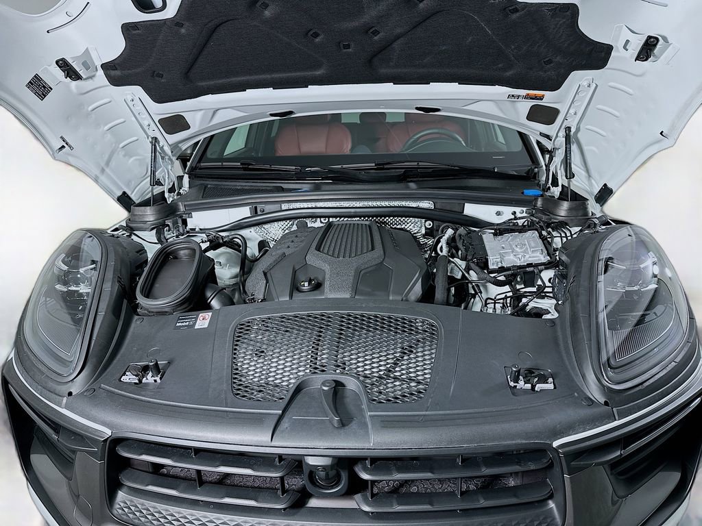 Certified 2026 Porsche Macan Turbo AWD/4WD image 33