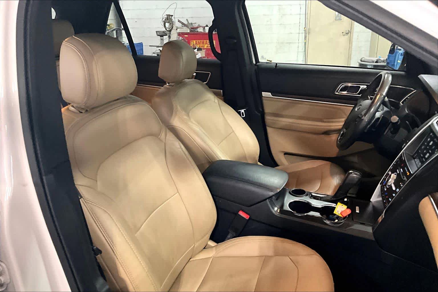 Used 2017 Ford Explorer Limited FWD image 9