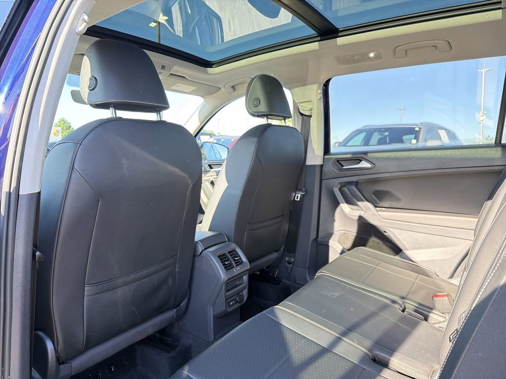 Used 2021 Volkswagen Tiguan SE w/ Panoramic Sunroof Package FWD image 12