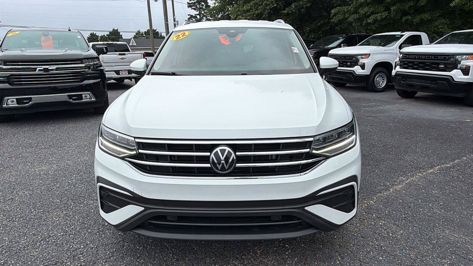 Used 2022 Volkswagen Tiguan SE FWD image 2