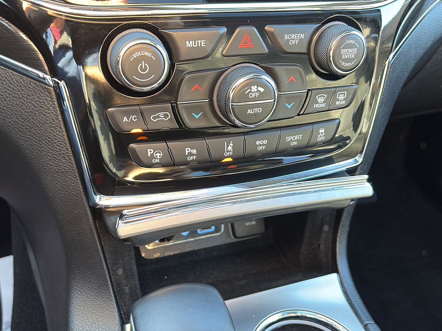 Used 2019 Jeep Grand Cherokee Trailhawk w/ Trailhawk Luxury Group image 25