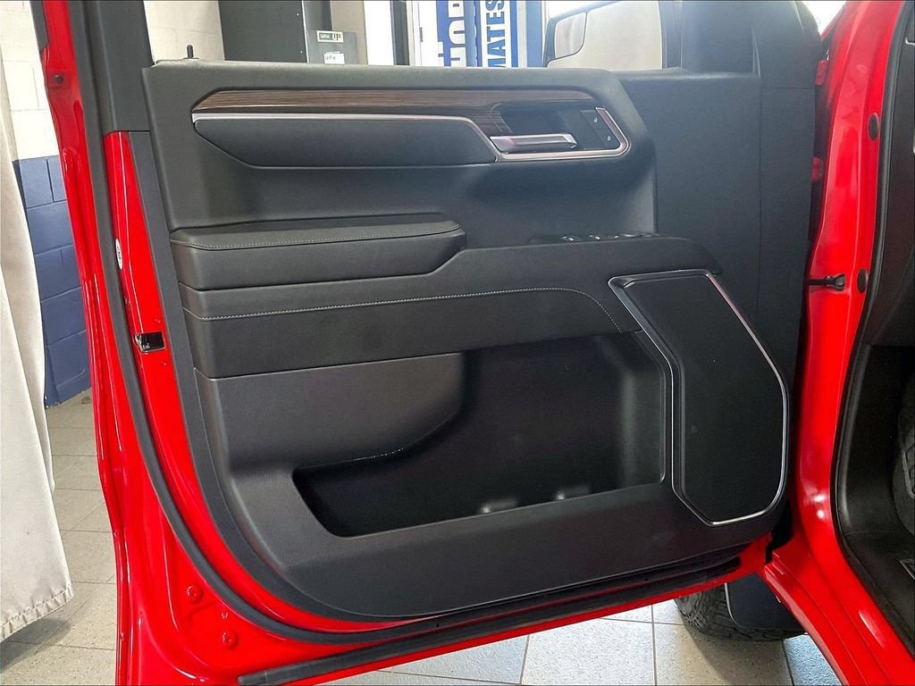 Used 2023 Chevrolet Silverado 1500 LT AWD/4WD image 9