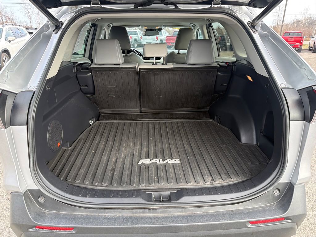 Used 2020 Toyota RAV4 XLE Premium image 22