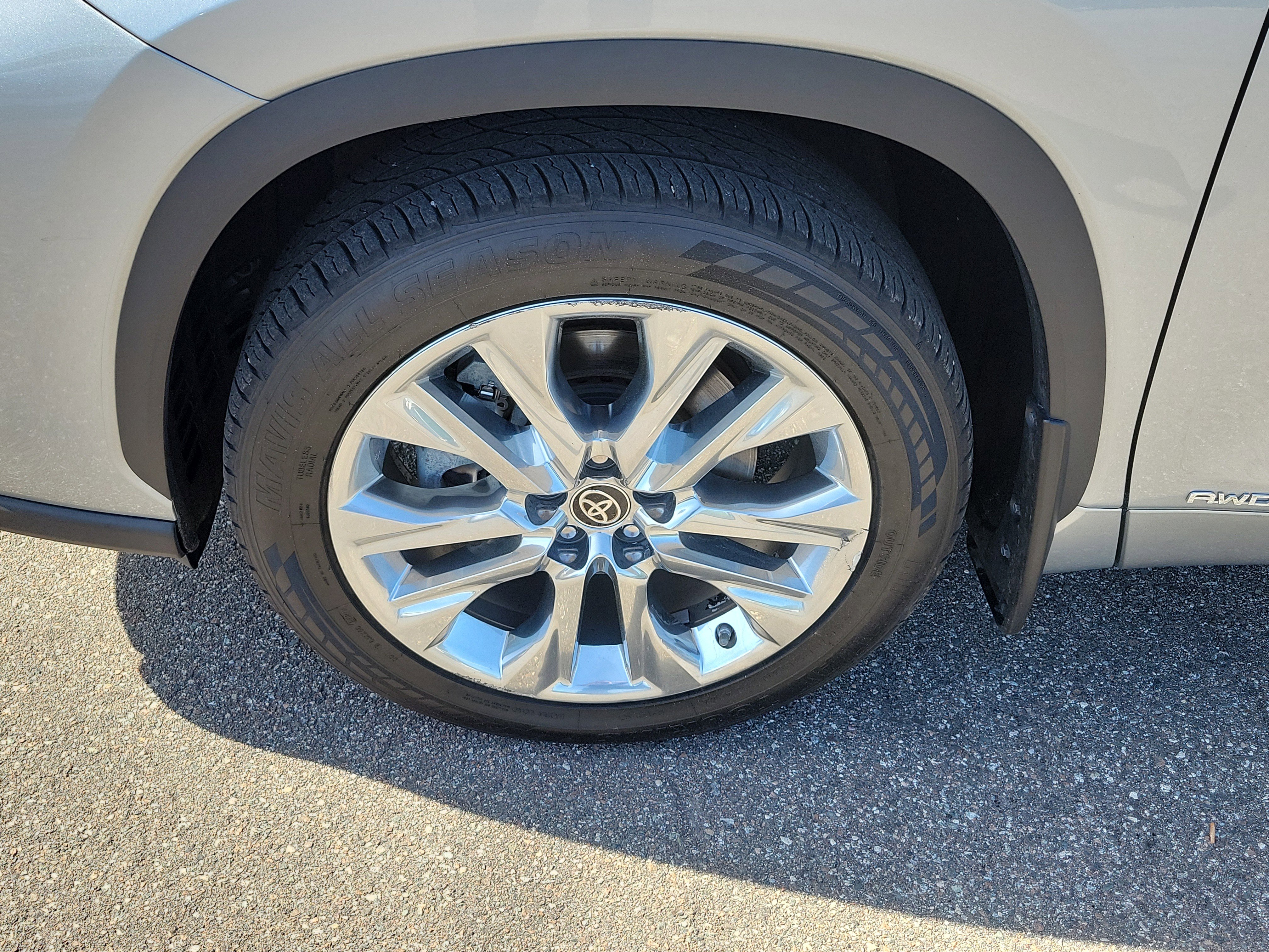 Used 2024 Toyota Highlander Limited image 39