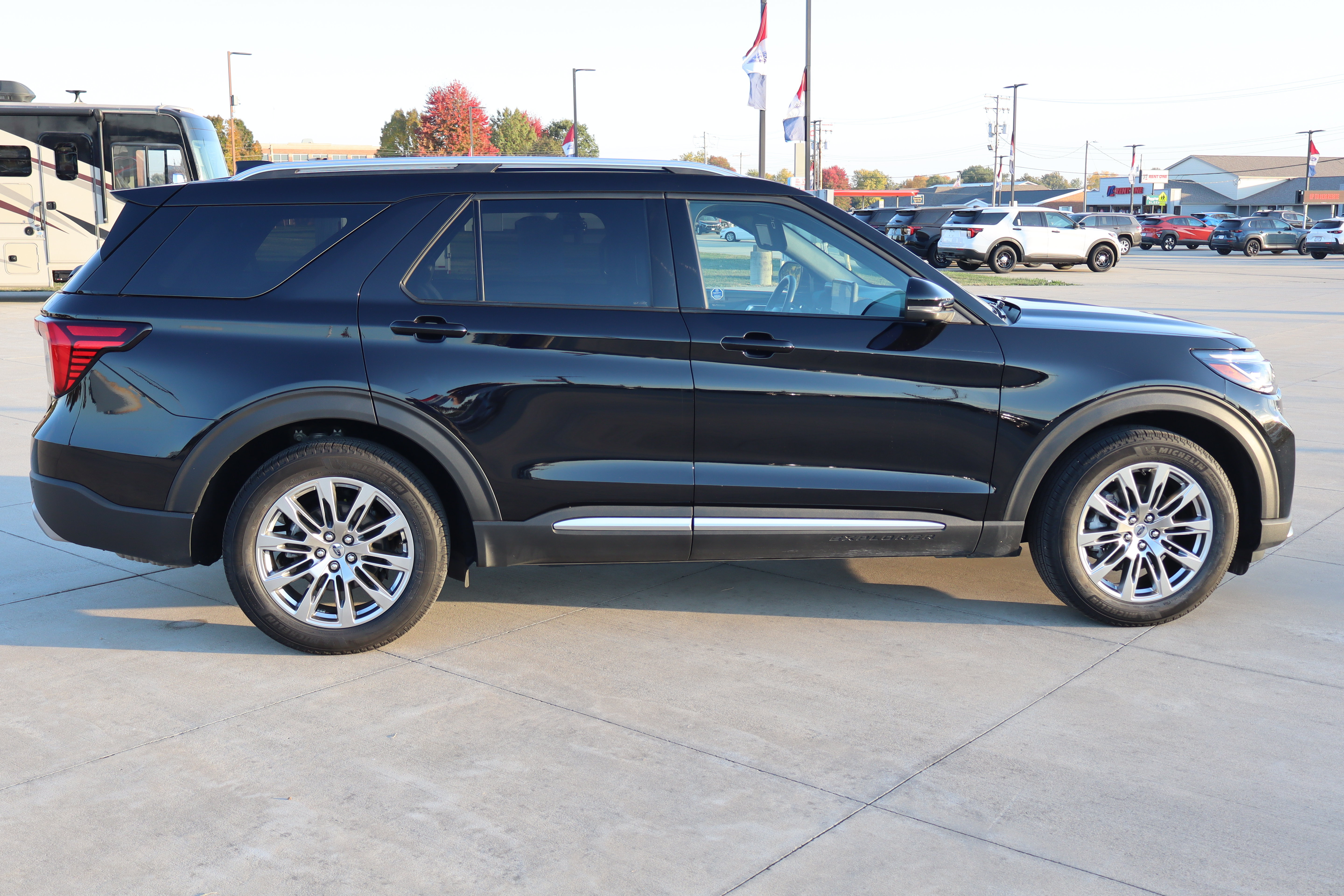 Used 2026 Ford Explorer Platinum AWD/4WD image 4