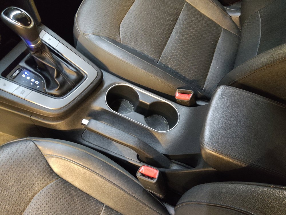 Used 2017 Hyundai Elantra Limited image 26