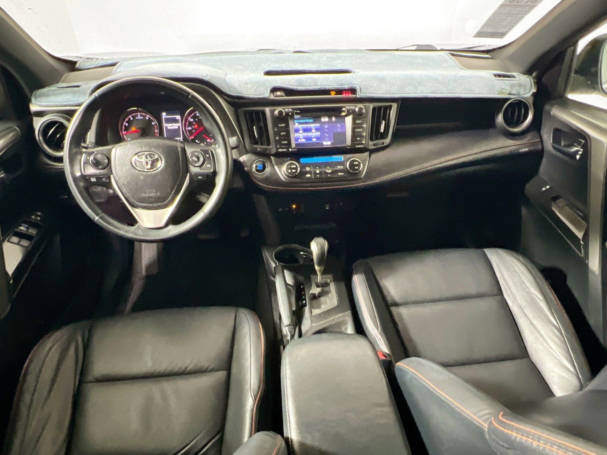 Used 2018 Toyota RAV4 SE w/ Power Extra Value Package FWD image 30