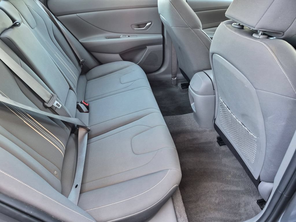 Used 2025 Hyundai Elantra SEL FWD image 30