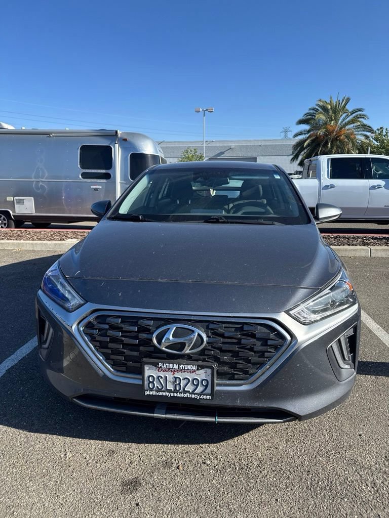 Used 2020 Hyundai Ioniq SE FWD image 2