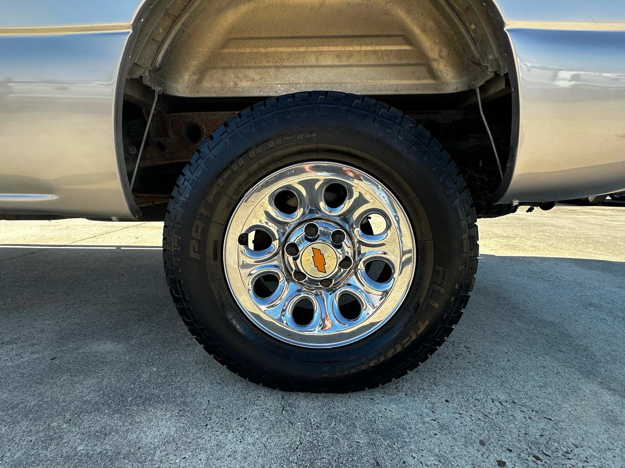 Used 2004 GMC Sierra 1500 SLE w/ Safe And Sound Package RWD image 11
