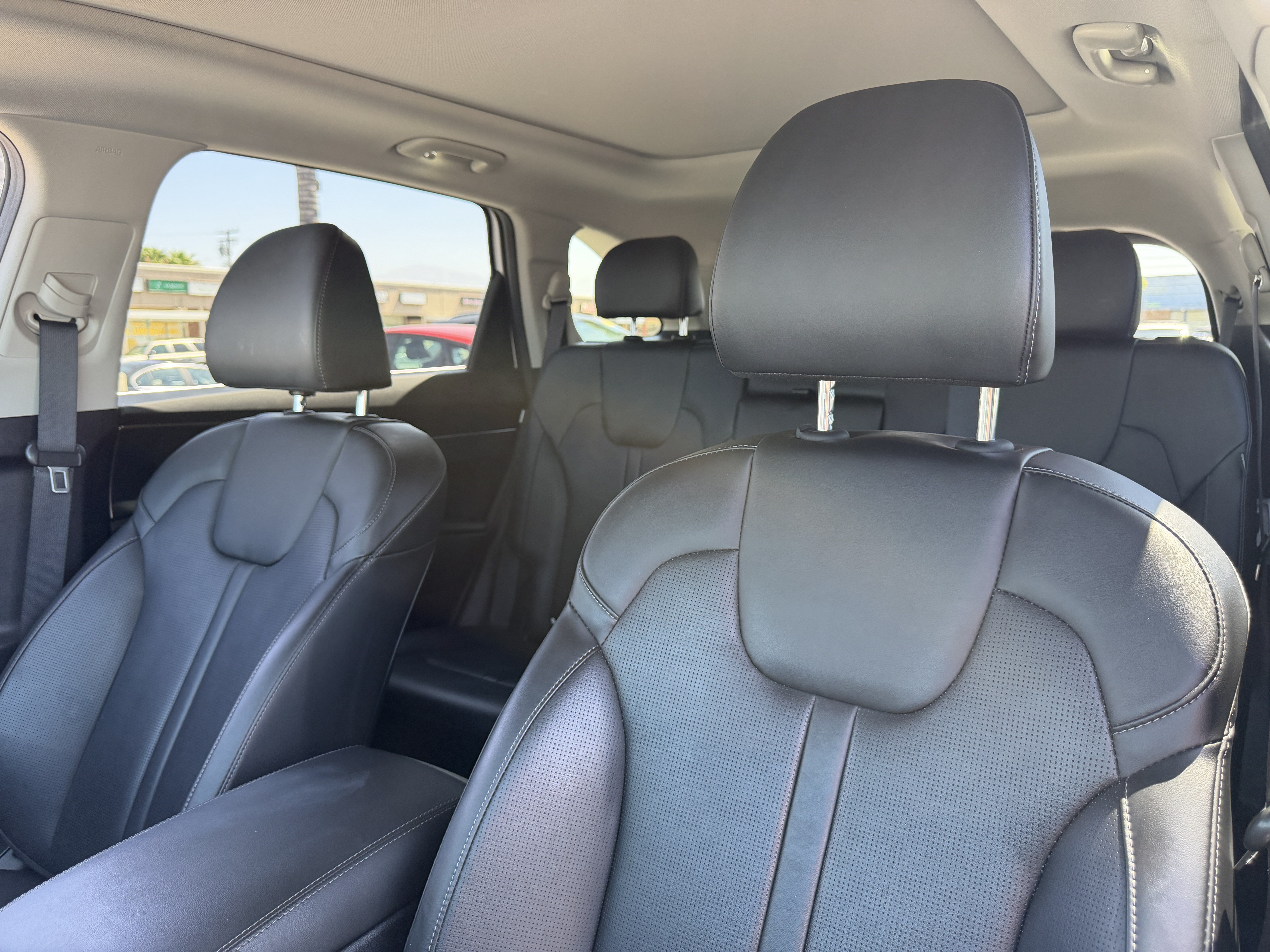 Certified 2025 Kia Sorento S w/ Panoramic Sunroof Package FWD image 17