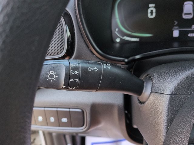 Used 2024 Kia Soul S FWD image 25