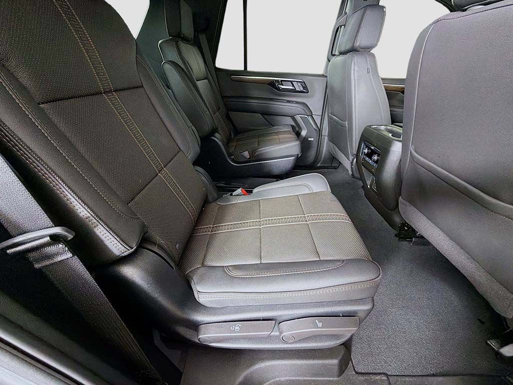 Used 2025 Chevrolet Tahoe High Country AWD/4WD image 28