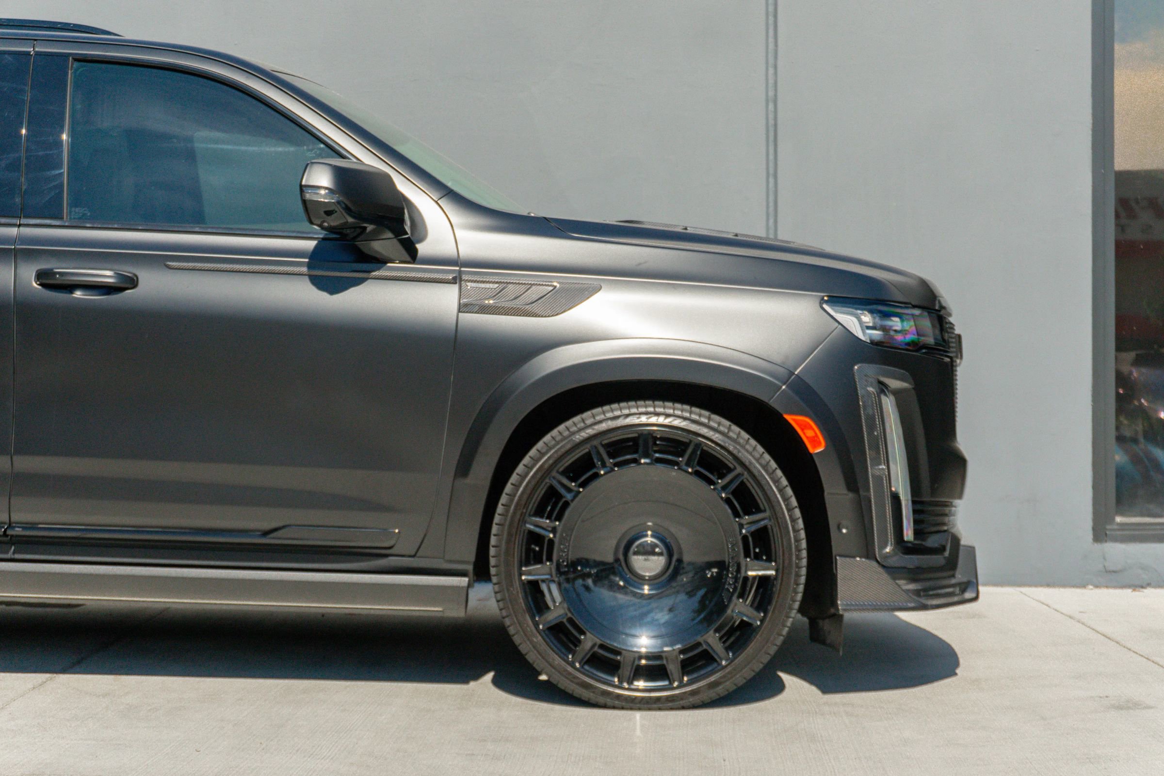 Used 2024 Cadillac Escalade Sport Platinum w/ LPO, ONYX Package image 39