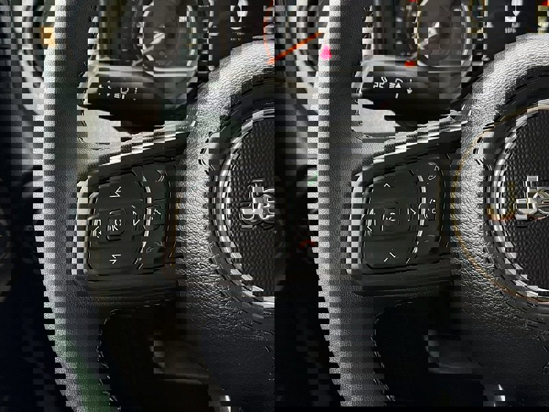 Used 2025 Jeep Wrangler Willys image 13