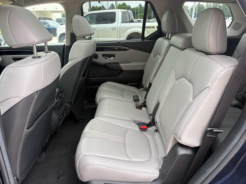 Certified 2023 Honda Pilot Touring image 27