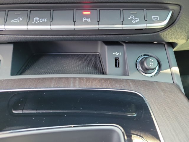 Used 2024 Audi Q5 e Premium Plus AWD/4WD image 33
