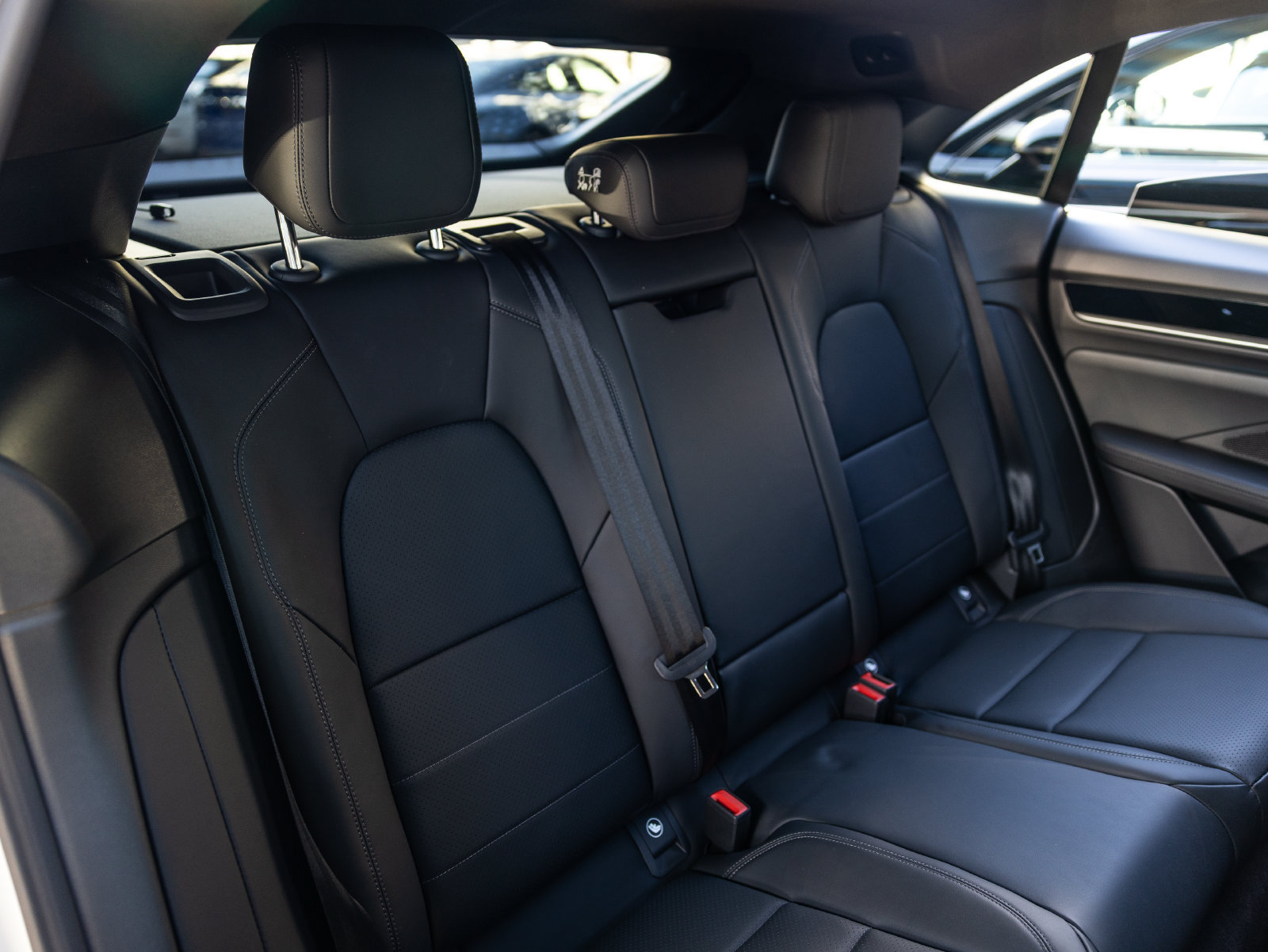 New 2026 Porsche Macan Electric RWD image 35