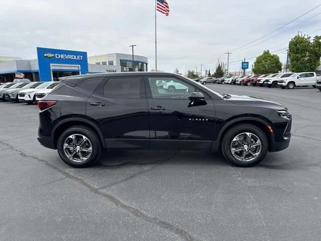 Used 2025 Chevrolet Blazer LT AWD/4WD image 8