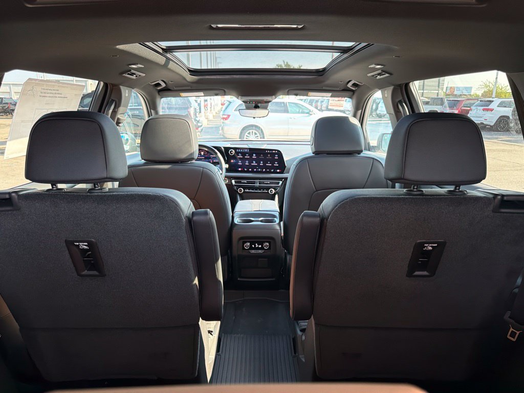 New 2027 Chevrolet Traverse Z71 w/ Enhanced Driving Package AWD/4WD image 14