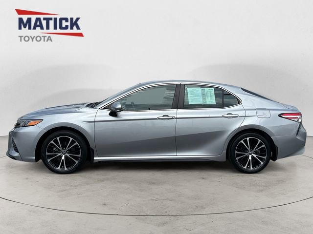 Used 2020 Toyota Camry SE w/ Convenience Package FWD image 4