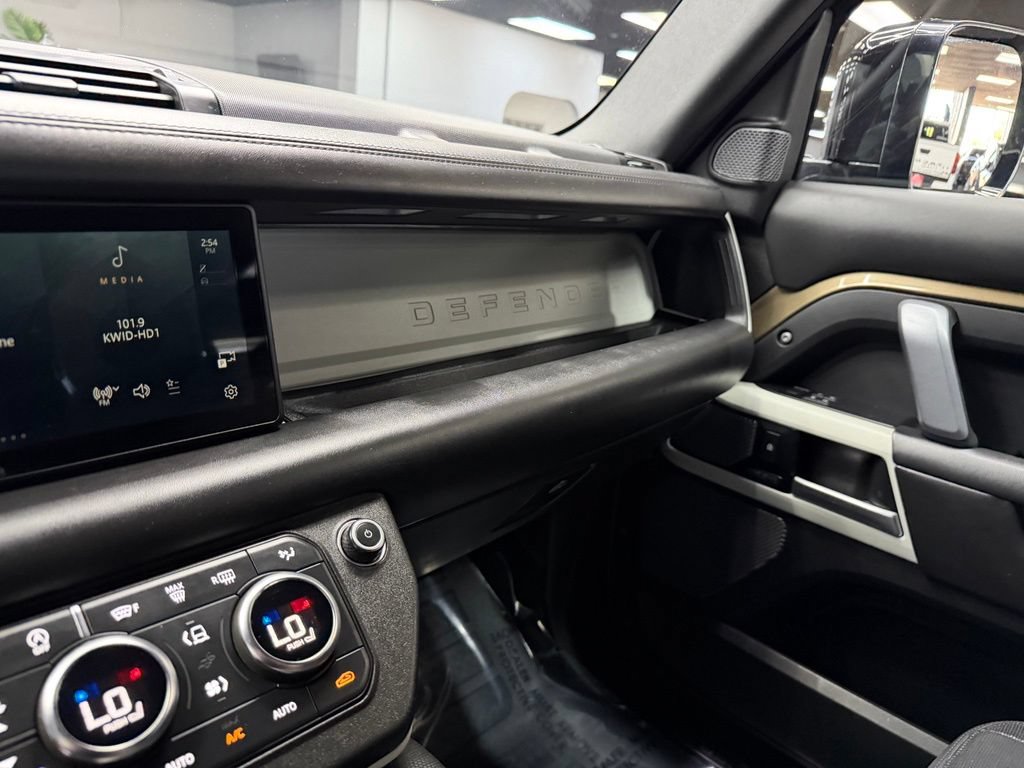 Used 2022 Land Rover Defender 110 X-Dynamic HSE AWD/4WD image 27