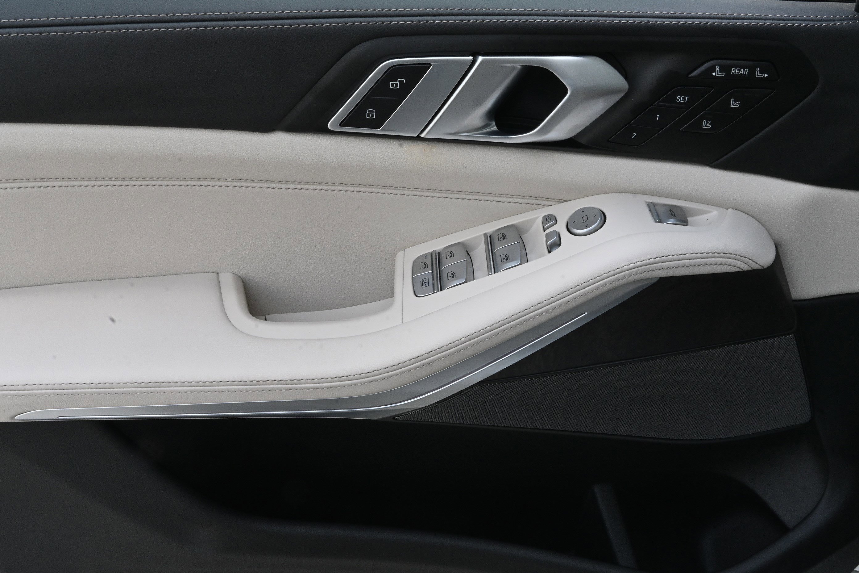 Certified 2025 BMW X7 xDrive40i w/ Executive Package image 29