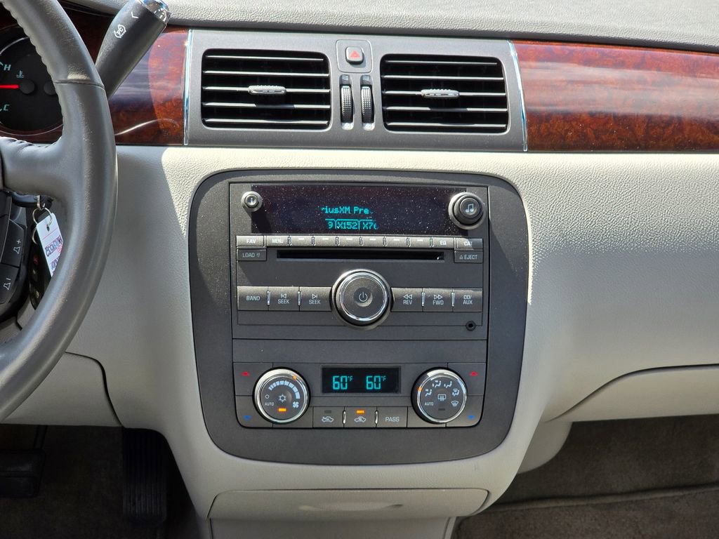 Used 2010 Buick Lucerne CXL image 15