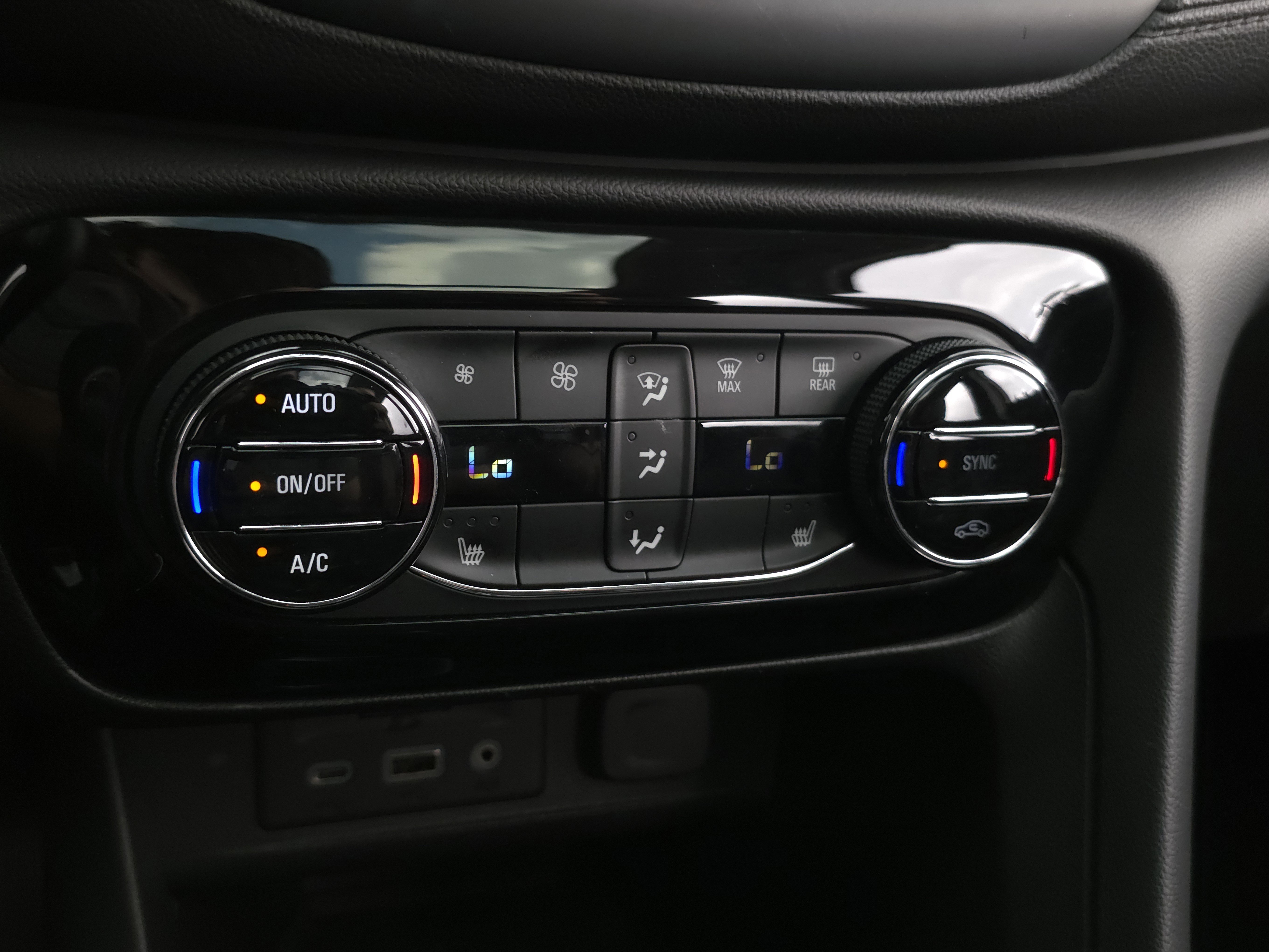 Used 2022 Buick Encore GX Essence w/ Advanced Technology Package image 18