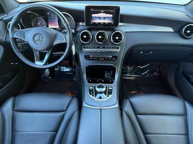 Used 2019 Mercedes-Benz GLC 350e 4MATIC image 17