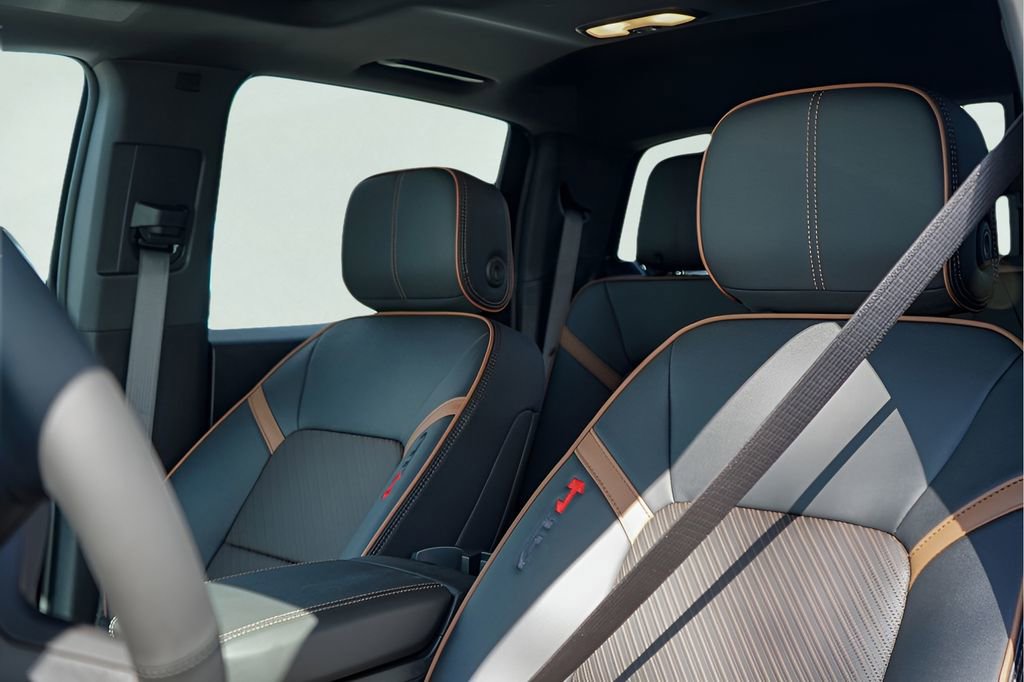New 2026 GMC Canyon AT4 w/ Technology Plus Package image 11