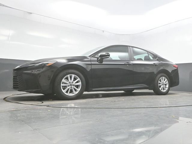 Used 2025 Toyota Camry LE image 34