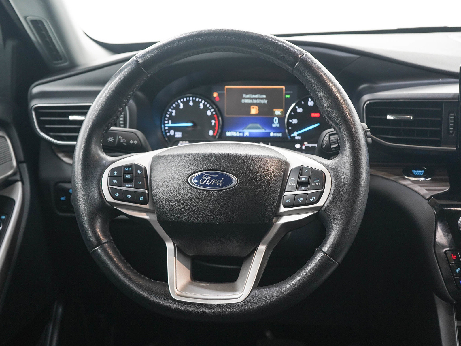 Used 2023 Ford Explorer Limited AWD/4WD image 18