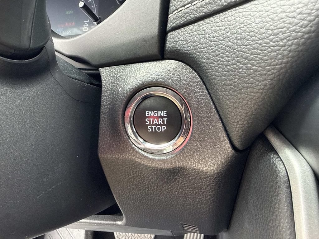 Used 2025 Toyota RAV4 XLE Premium FWD image 33