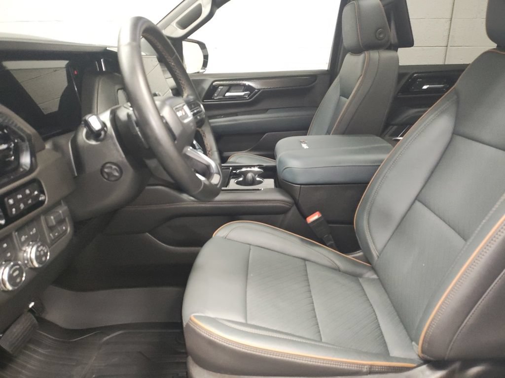 Used 2025 GMC Yukon AT4 w/ AT4 Premium Plus Package AWD/4WD image 23