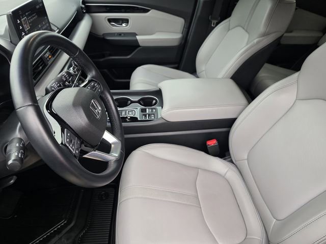 Used 2025 Honda Pilot EX-L image 11