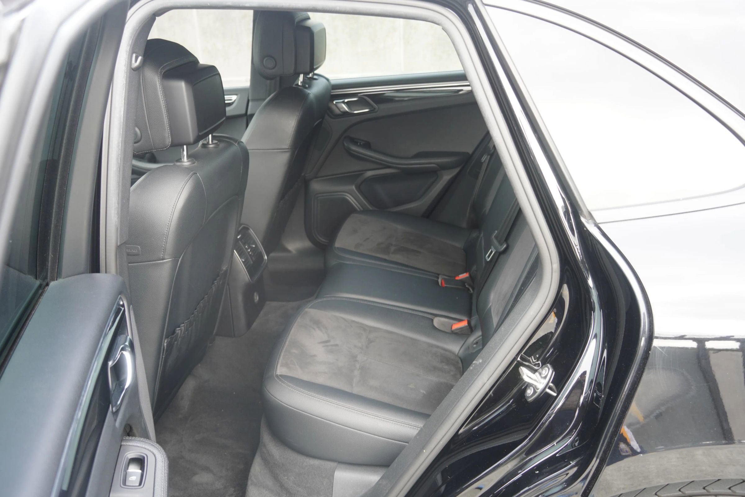 Used 2017 Porsche Macan image 23