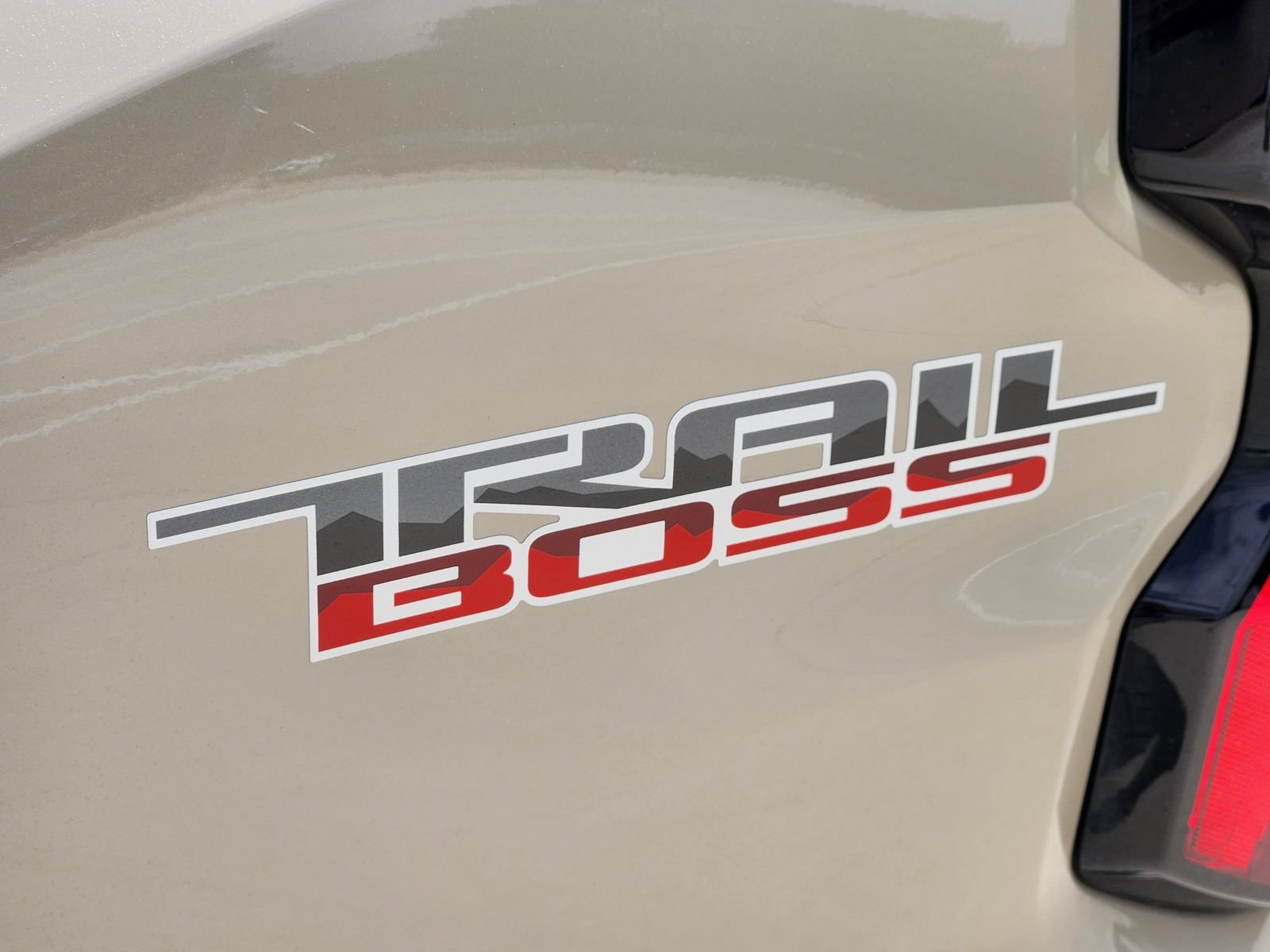 Certified 2024 Chevrolet Colorado Trail Boss w/ Technology Package AWD/4WD image 12