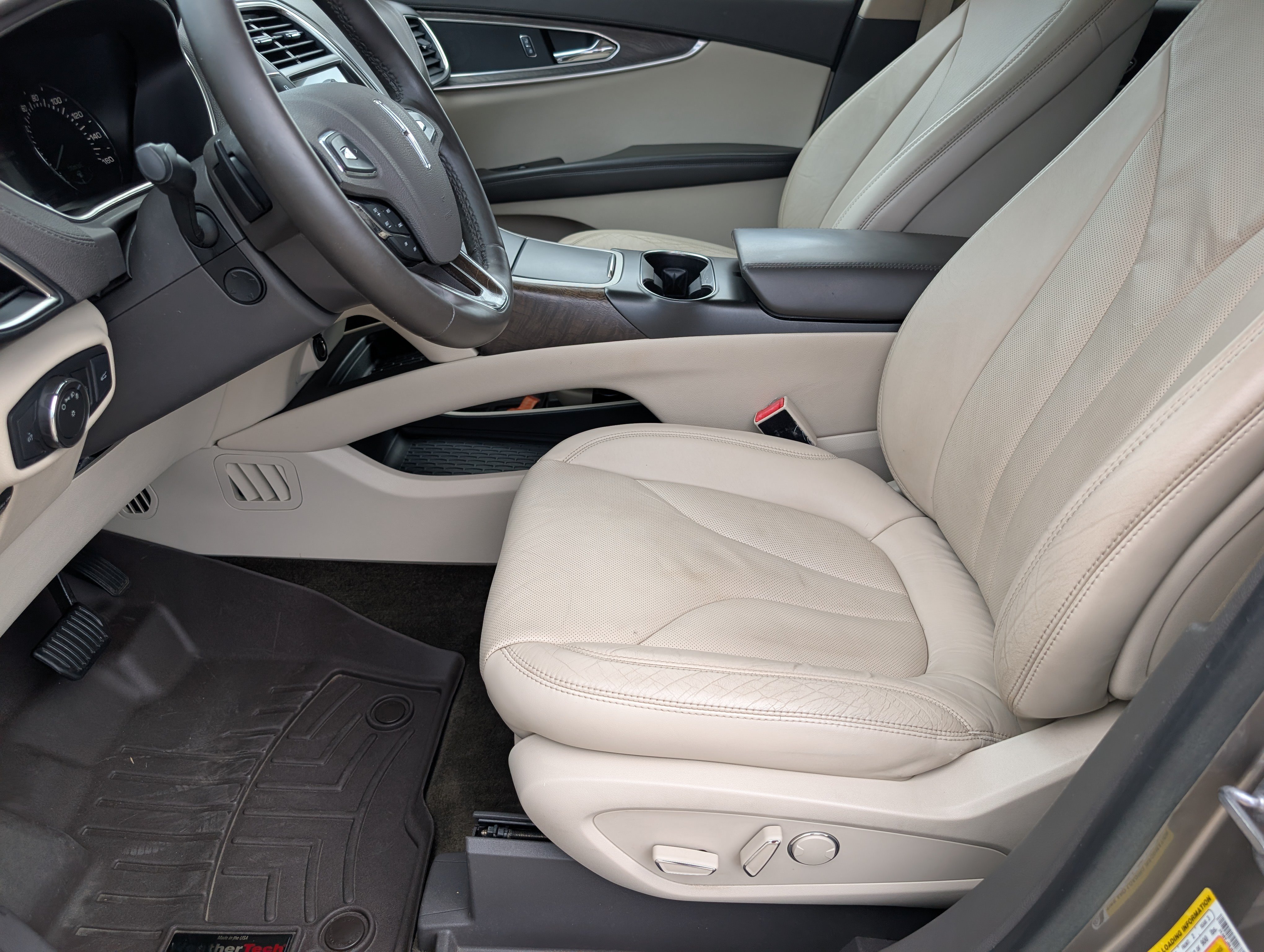 Used 2016 Lincoln MKX Reserve w/ Climate Package FWD image 9