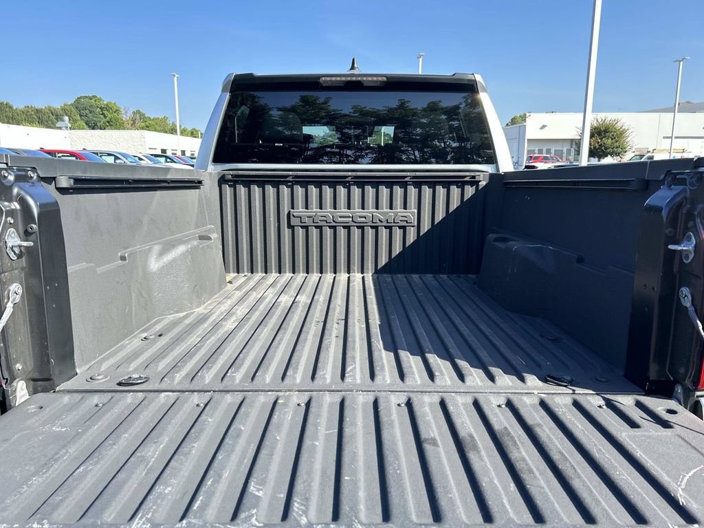 Used 2024 Toyota Tacoma SR5 AWD/4WD image 12