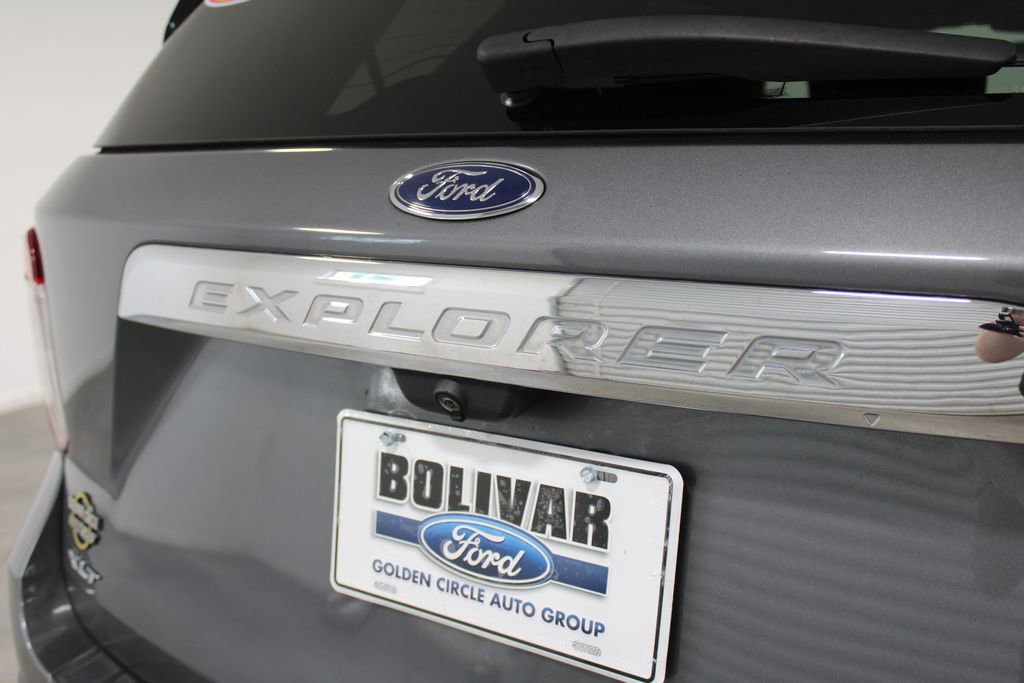 Used 2022 Ford Explorer XLT w/ Equipment Group 202A image 13