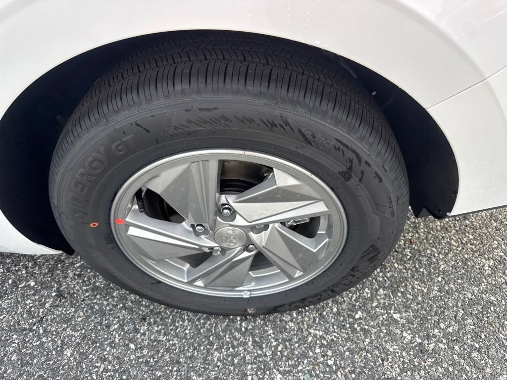 New 2026 Hyundai Elantra SE FWD image 17