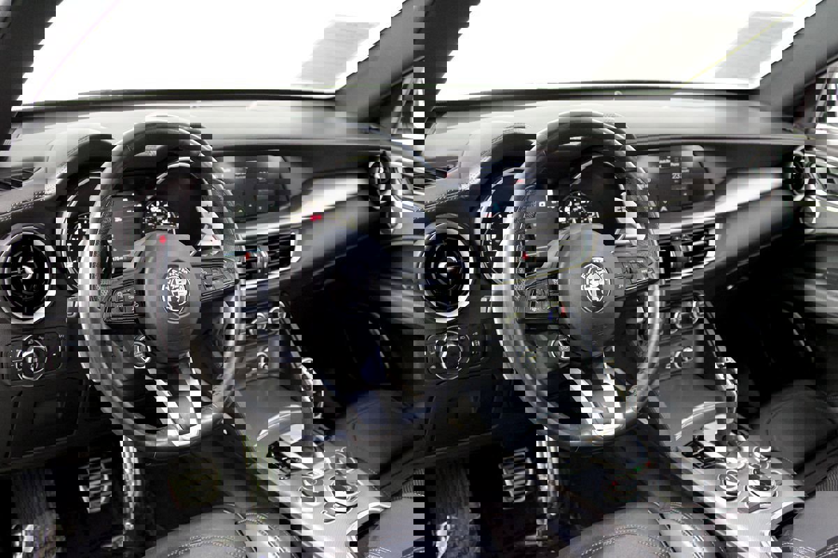 Used 2023 Alfa Romeo Stelvio Veloce image 33