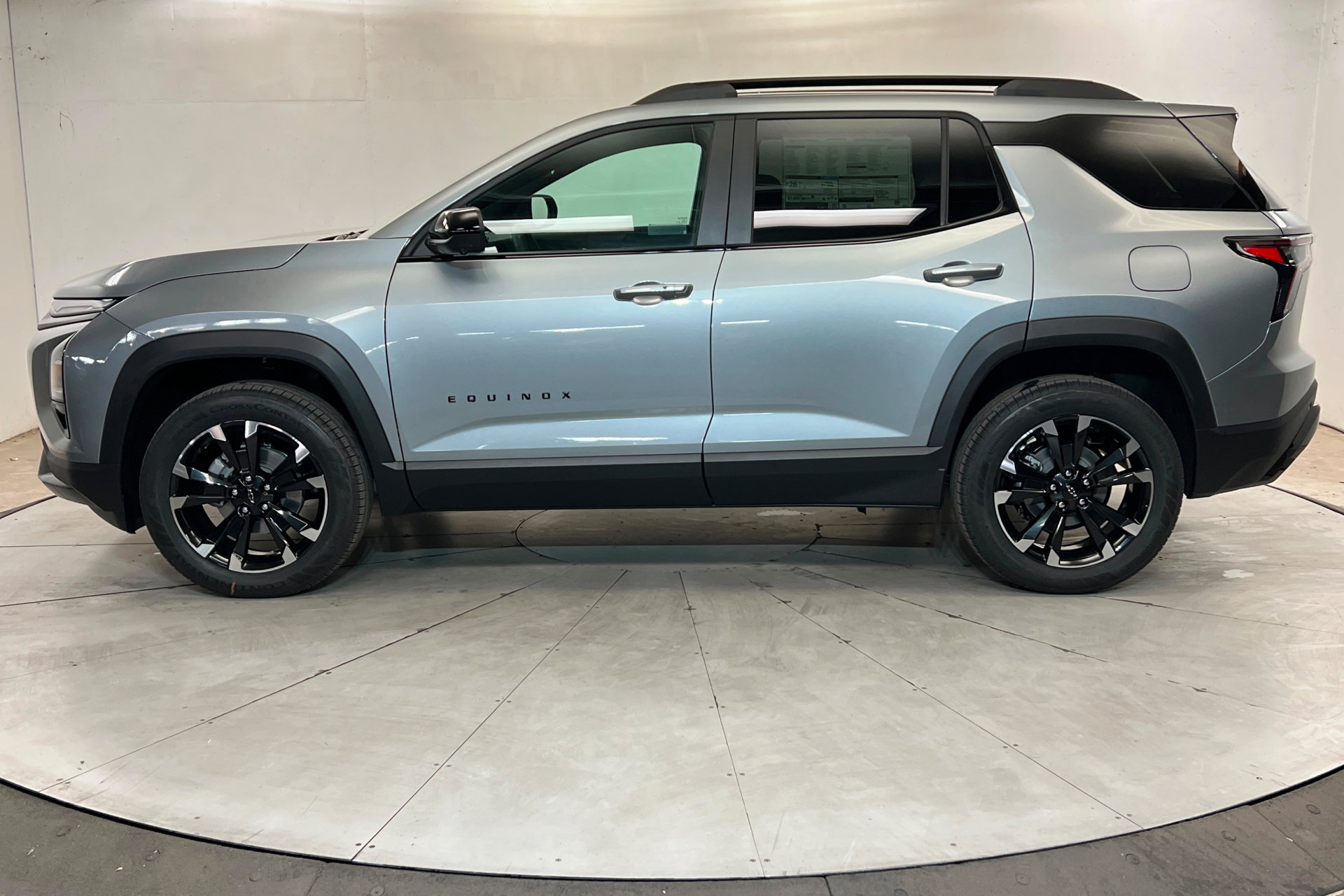 New 2026 Chevrolet Equinox RS w/ Convenience Package III AWD/4WD image 2