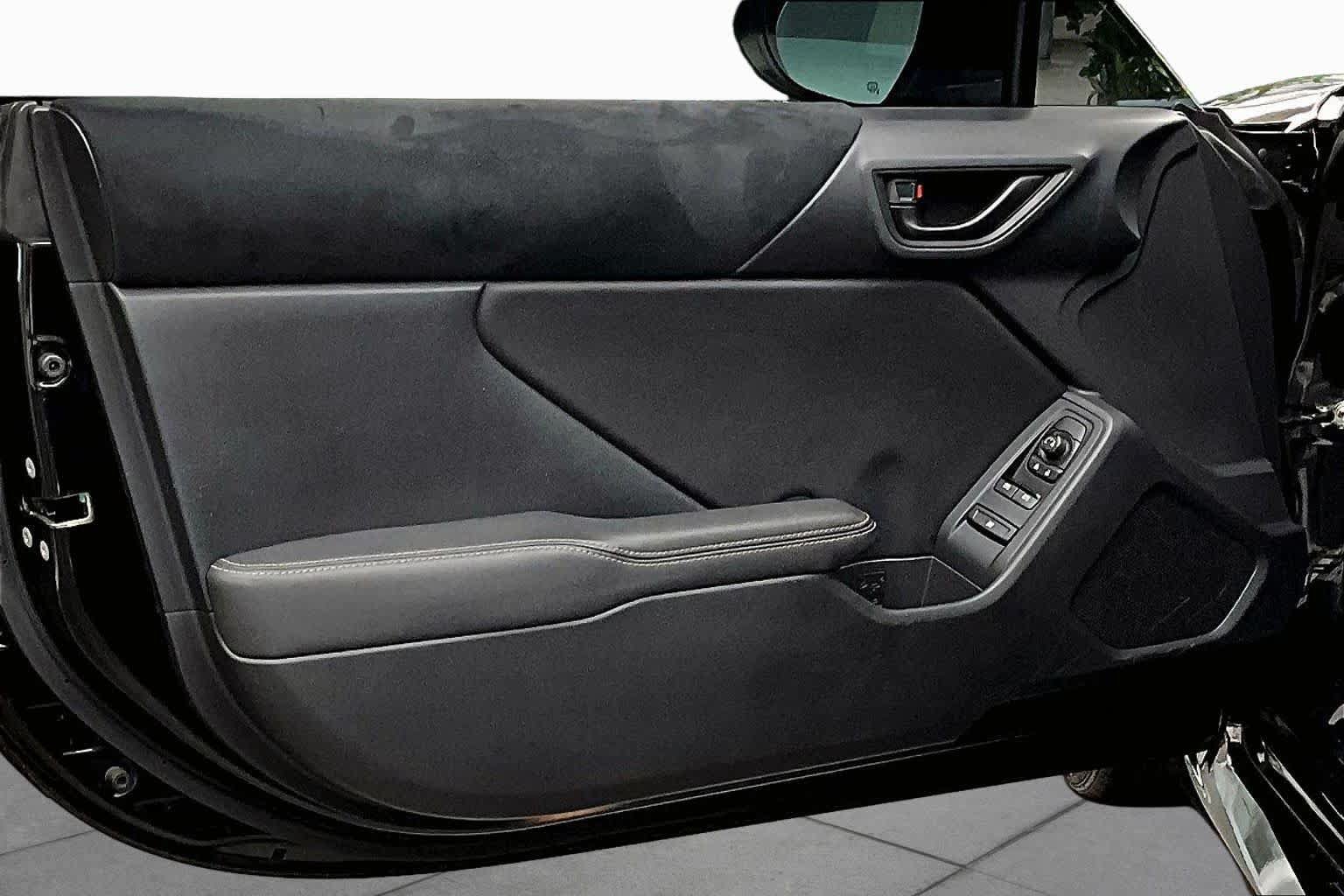 Used 2022 Toyota GR86 Premium w/ ALL Weather Mat Package (TMS) RWD image 18