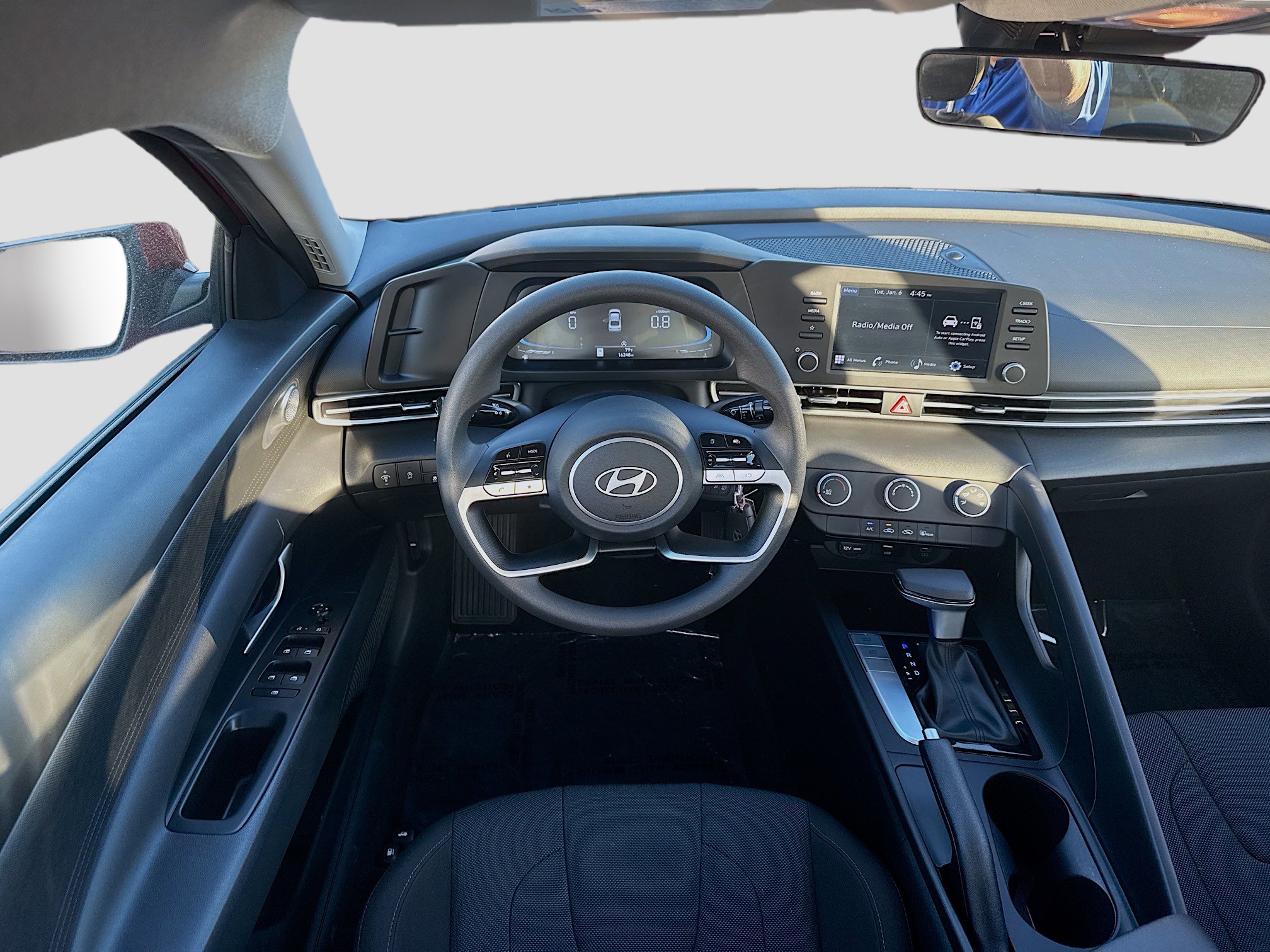 Used 2025 Hyundai Elantra SE image 18