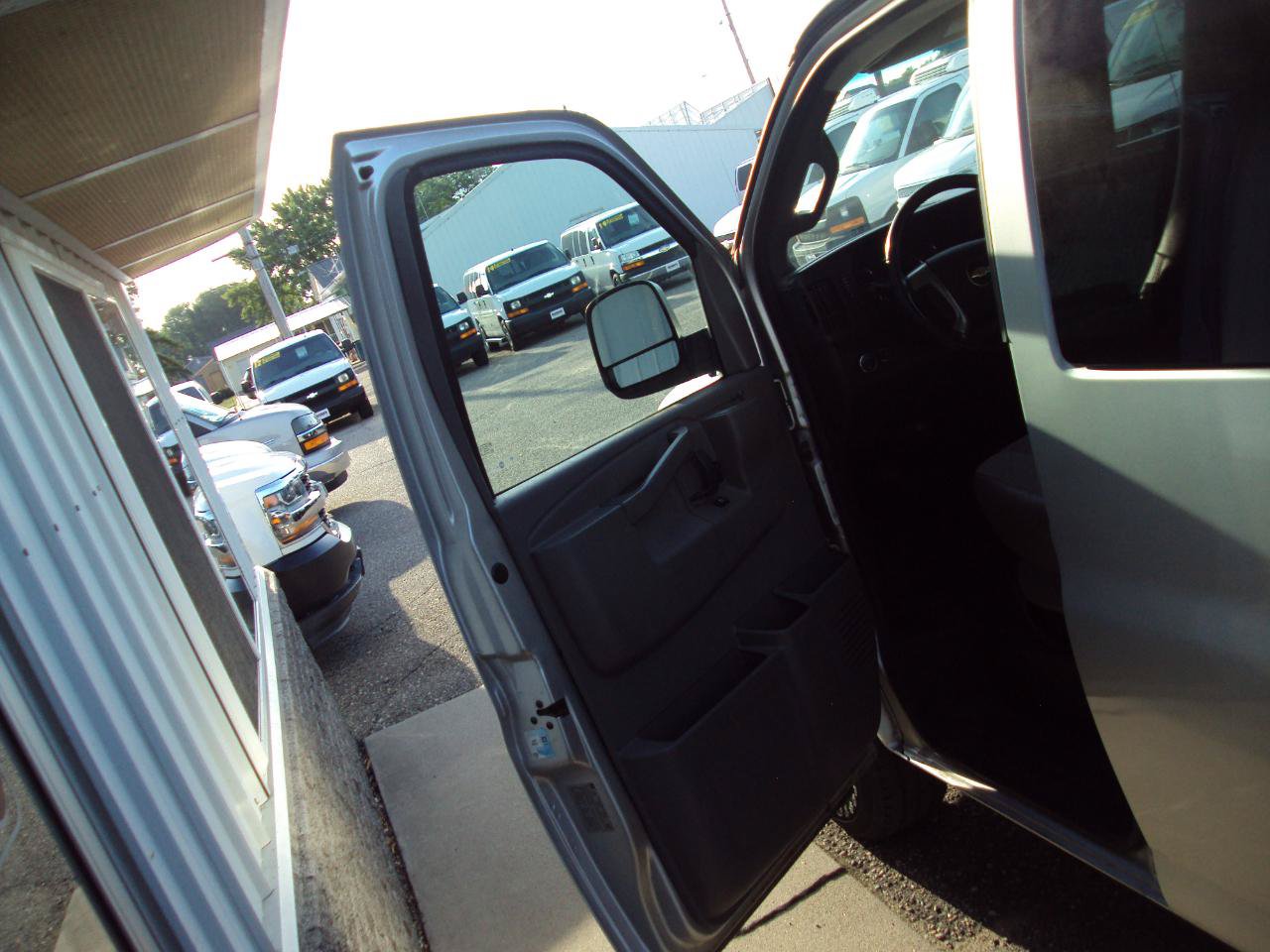 Used 2017 Chevrolet Express 3500 LT w/ LT Preferred Equipment Group RWD image 17